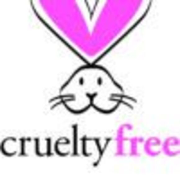 L.A. Girl HD Pro Concealer - Light Ivory 0.28oz - Picture 3 of 4